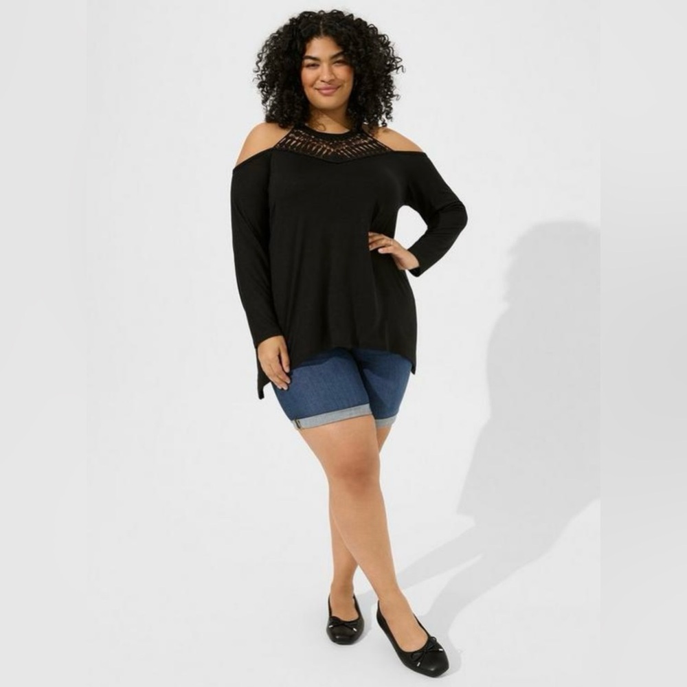 Knit Crochet Neck Cold Shoulder Sharkbite Hem Top